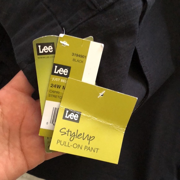 Lee StyleUp Natural Fit Embroidery Jean Capri size 24W Med NWT - Picture 14 of 15